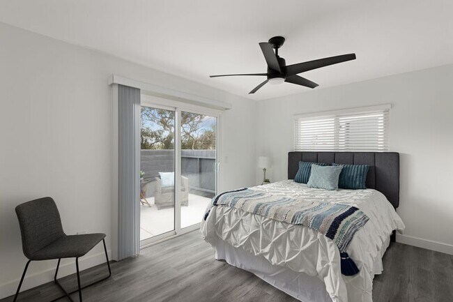 Building Photo - 1704-1710 Hanford Dr