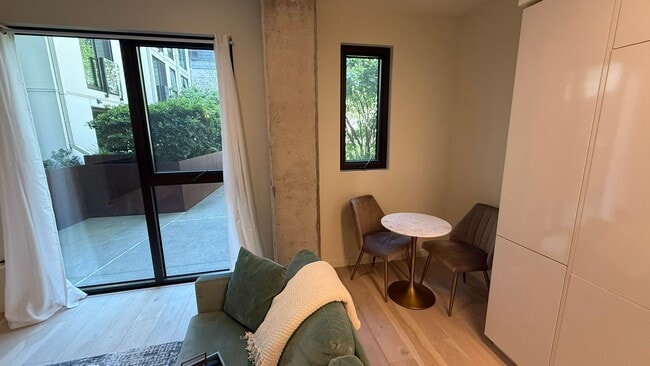 Building Photo - Epic REA: Fantastic Potrero Hill Modern 1 BR, 1 BA Condo