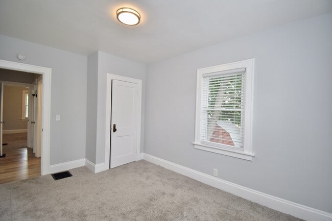 Building Photo - 1701 Sundale Ave