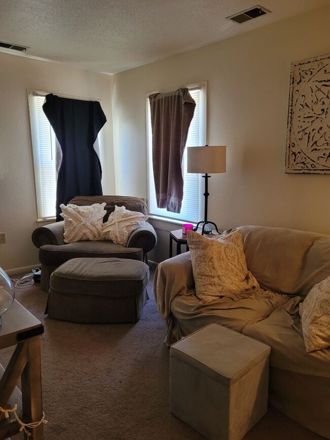 Building Photo - 418 S Summit St