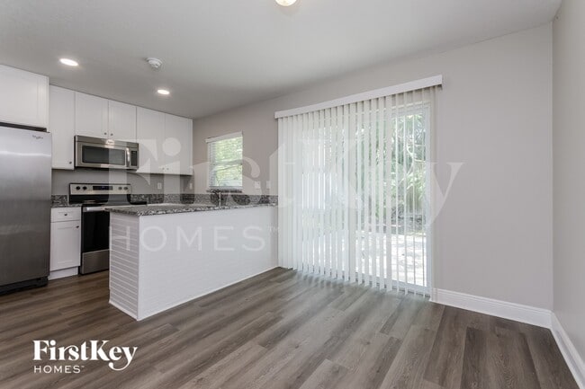 Building Photo - 2004 Cecile St