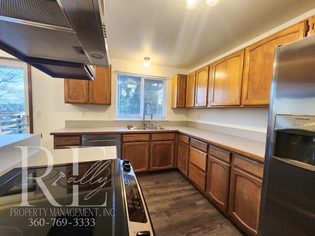 Building Photo - Remodeled w Heat Pump and Large Deck