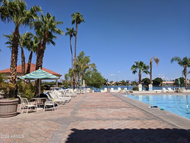 Building Photo - 1321 N Jamaica Way