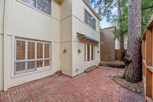 Building Photo - 201 Vanderpool Ln