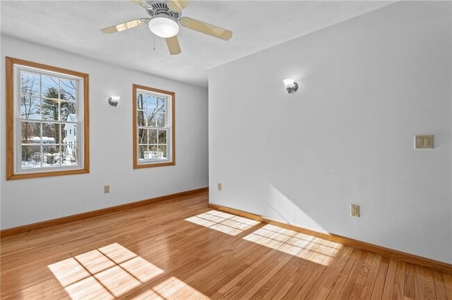 Building Photo - 27 River St