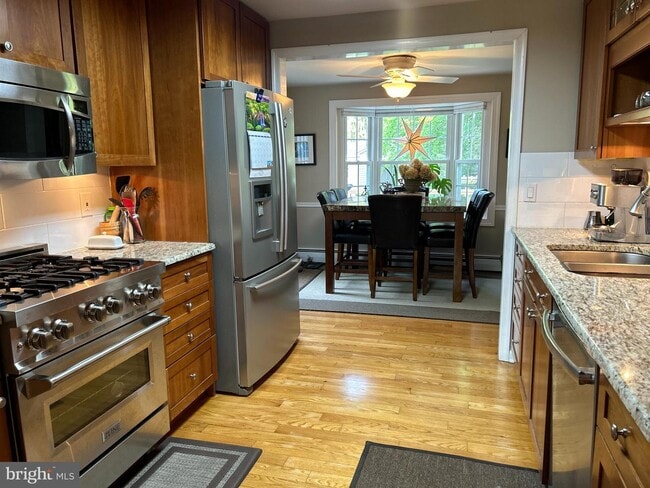 Building Photo - 5 Cedar Woods Dr