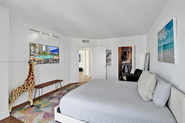 Building Photo - 21205 Yacht Club Dr