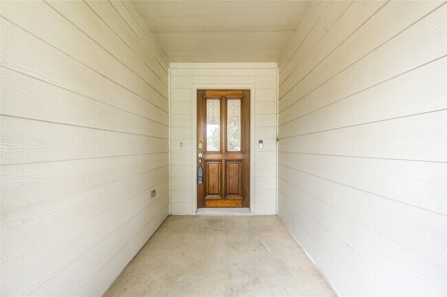 Building Photo - 16702 Grove Trail Ln
