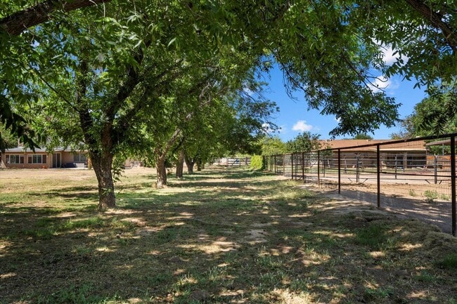 Building Photo - 23265 Vía Del Arroyo