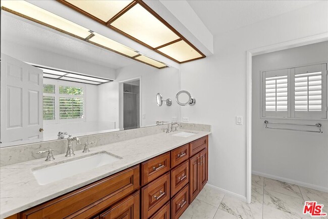 Building Photo - 6911 Sunset Ridge Ct