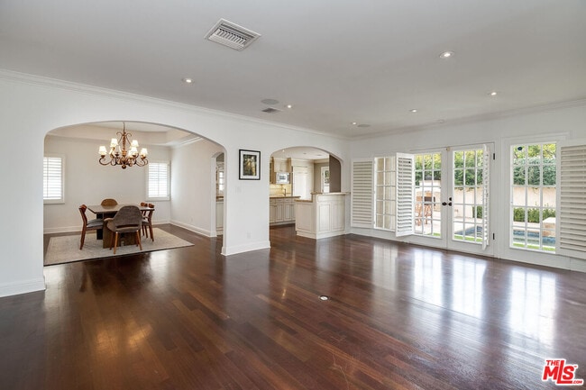 Building Photo - 4419 Clybourn Ave