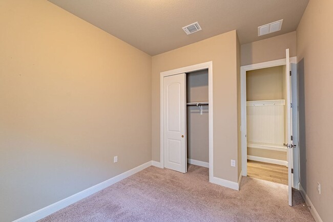 Building Photo - Charming Cedar Park Retreat: 3-Bedroom Home with Versatile Features and Community Amenities