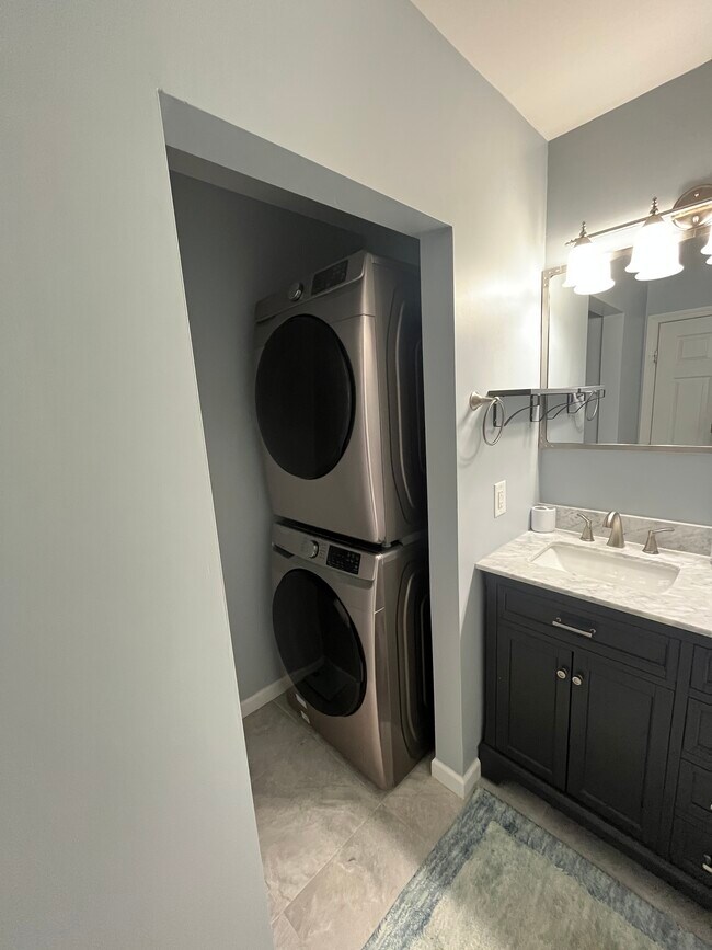 Building Photo - 315 Goldfinch Pl