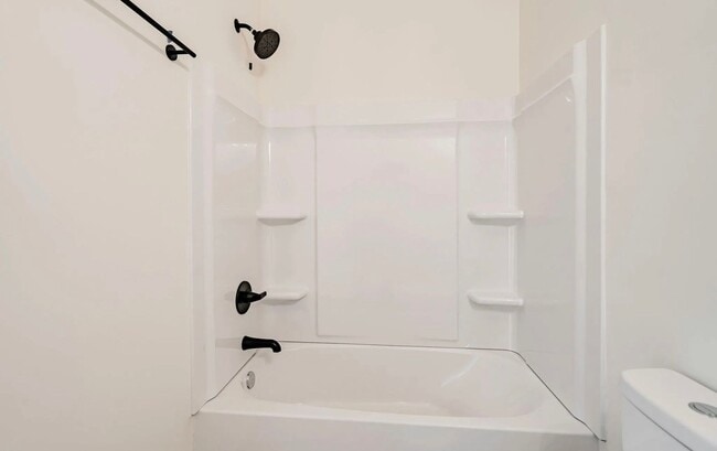 Building Photo - Newer 3 Bedroom, 2 Bath in North East Columbia- Available March 2026!