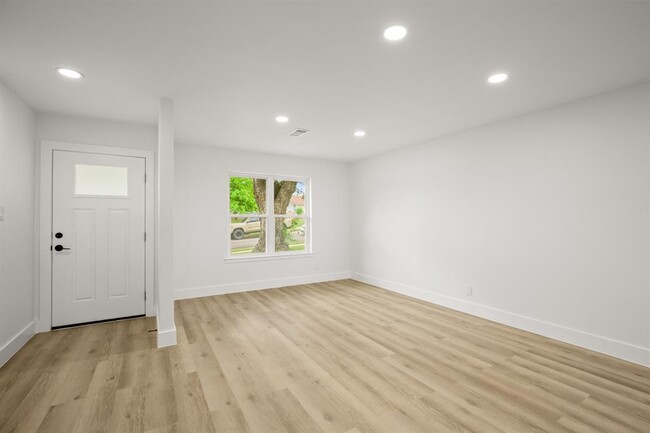 Building Photo - 9006 Lodge Ct