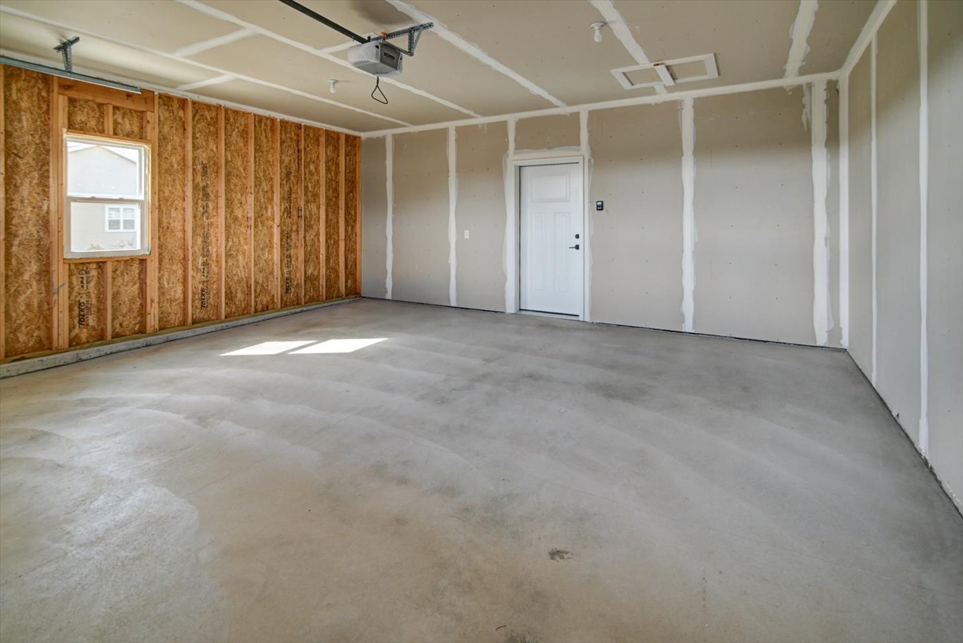 Building Photo - 2949 Blue Grass Dr