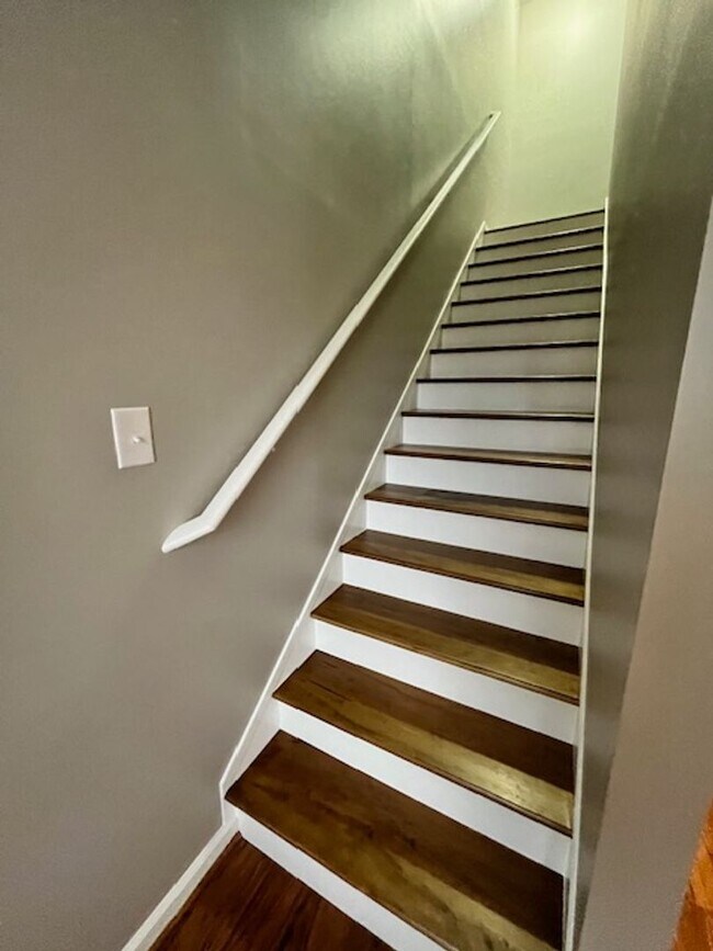 Building Photo - Stunning 2-bedroom, 2.5-bathroom townhouse