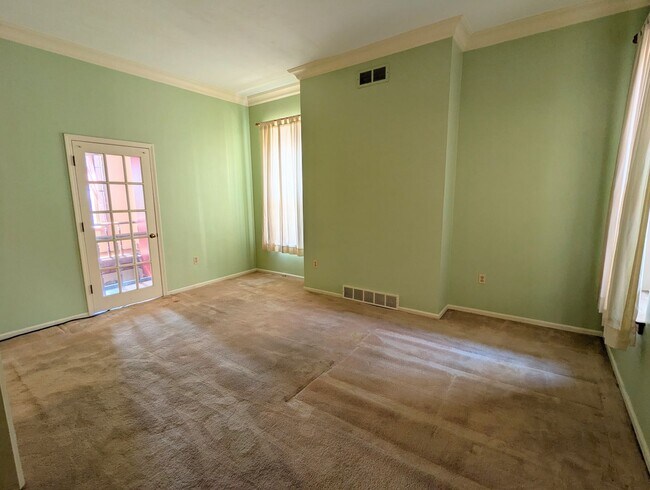 Building Photo - 312 Denniston St