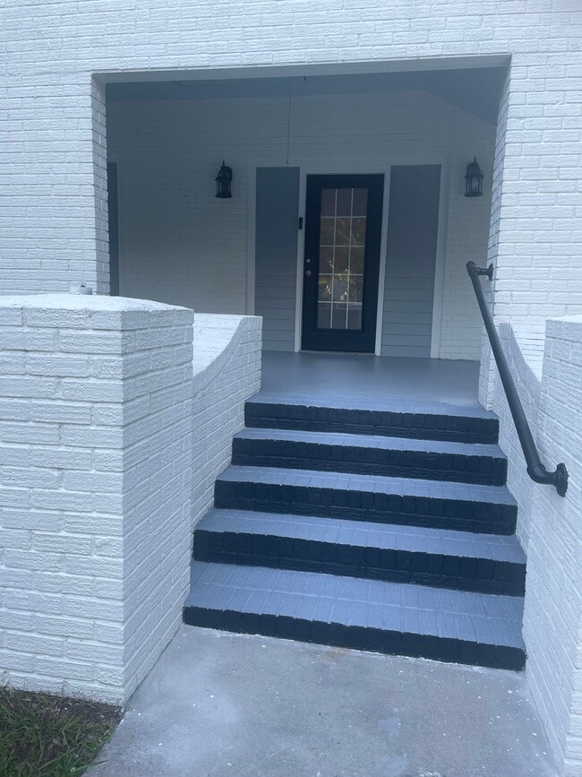 Building Photo - 1000 Dunbar Ave