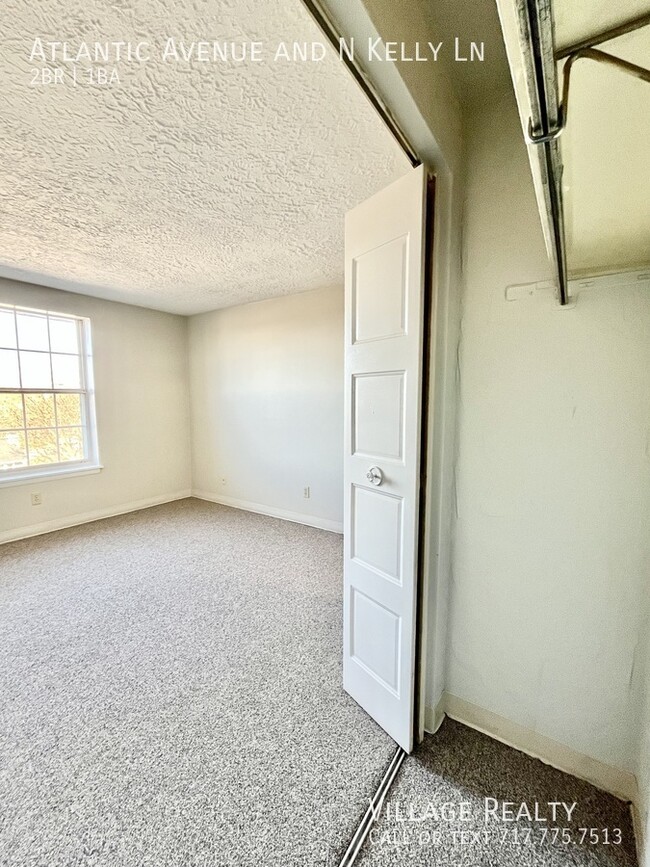 Building Photo - Newly-remodeled! Affordable 2-bed in Red L...