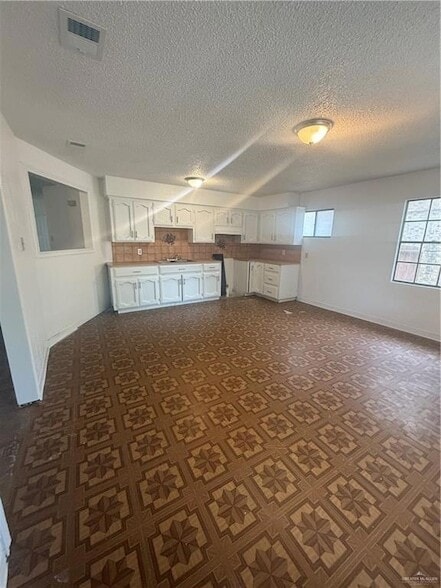 Building Photo - 503 Mazatlan St