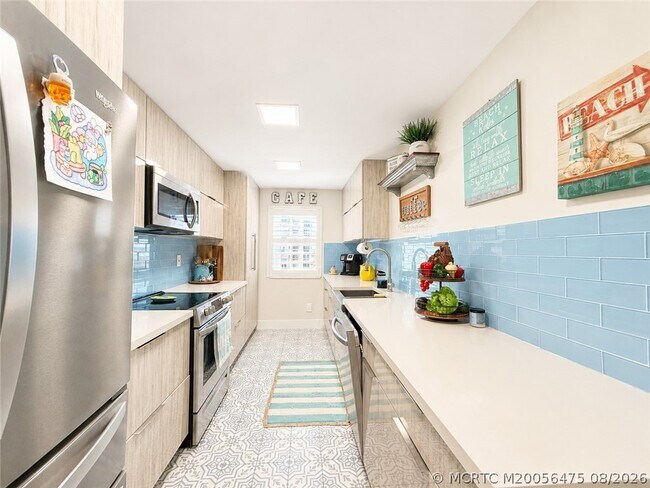 Building Photo - 10044 S Ocean Dr