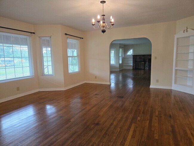 Building Photo - Charming Single Family Home with Beautiful...