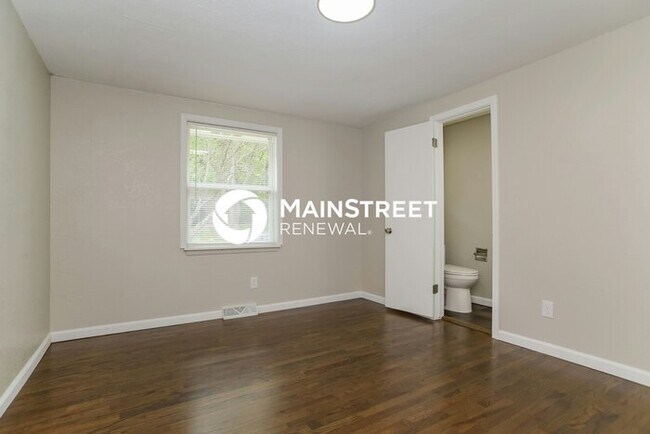 Building Photo - 4 Bedroom Pet-Friendly Home in KANSAS CITY, MO with Main Street Renewal