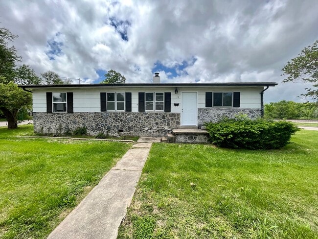 Primary Photo - 3 Bed | 1 Bath | Detached Garage