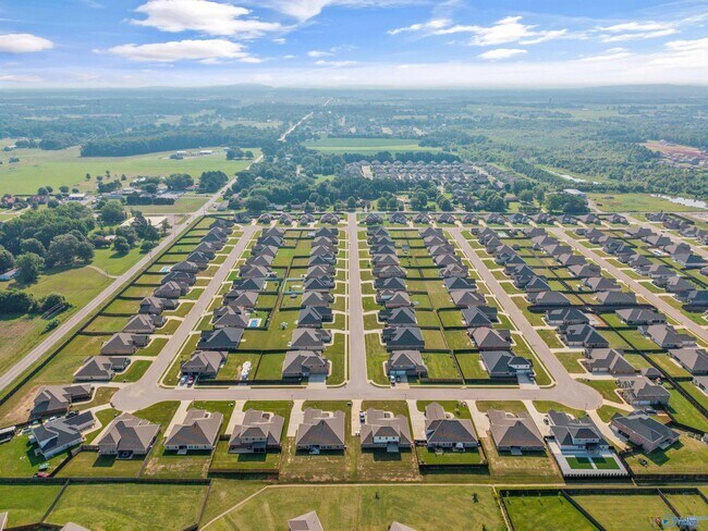 Building Photo - 17050 Stonegate Dr