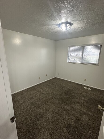 Building Photo - 689 E 2300 N