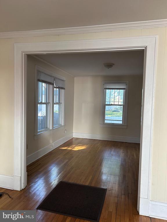 Building Photo - 113 W Monmouth St