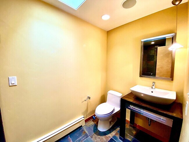Building Photo - Stunning, 4 Bedroom, 3500 Square Foot, Highland's Home in Boise's North End