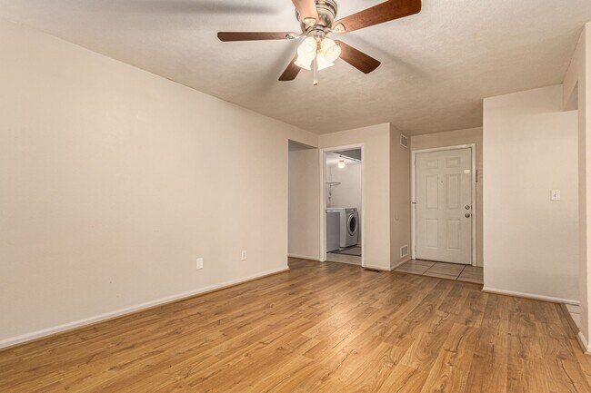 Building Photo - 2 Bed 1.5 Bath Updated Arvada Condo - Available June 5th