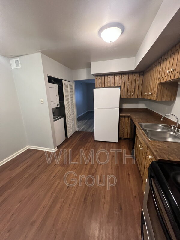 Building Photo - 1325 Millerwood Dr