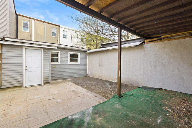 Building Photo - 173 Van Horne St