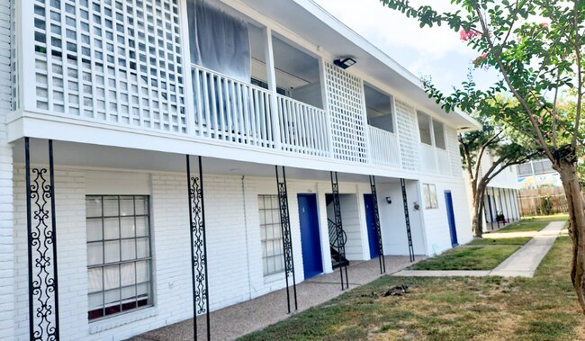 Building Photo - 4742 Yale Apartments