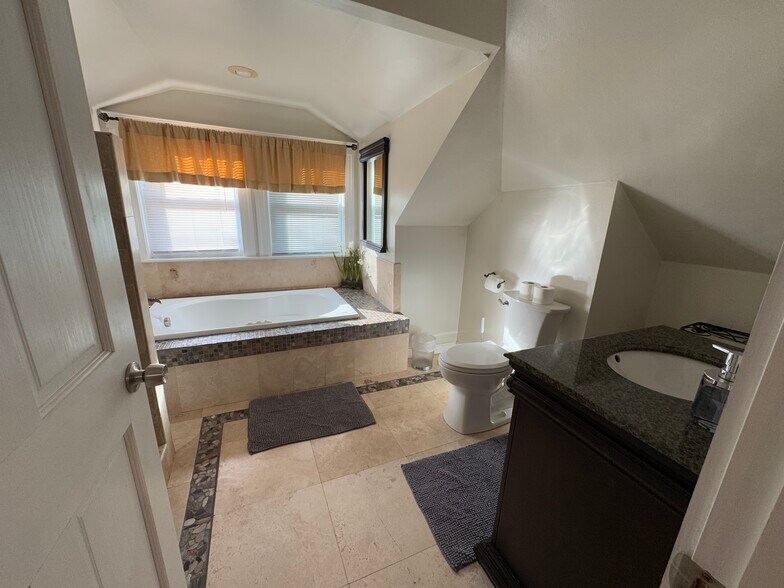 Master suite- bathroom - 203 Riverview Ave