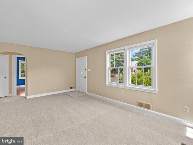 Building Photo - 404 S George Mason Dr