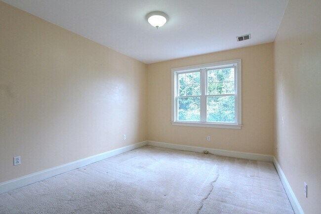 Building Photo - 6 Adams St