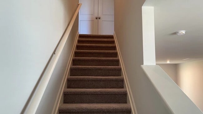 Building Photo - Charming single family house!3bedrooms, 3b...