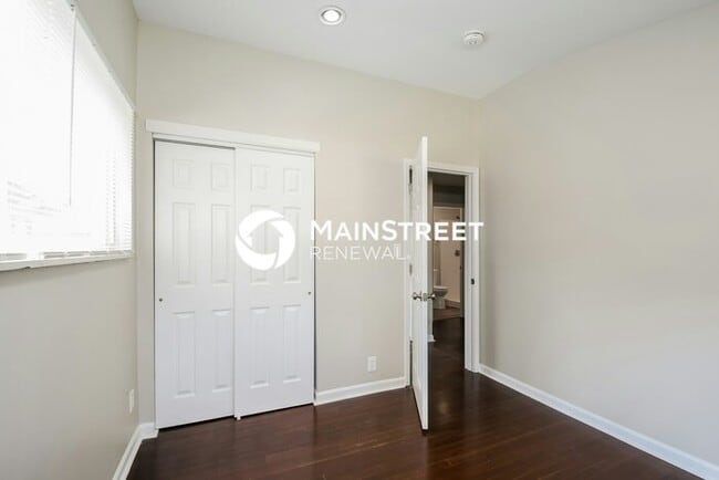 Building Photo - 3 Bedroom Pet-Friendly Home in St. Louis, MO with Main Street Renewal