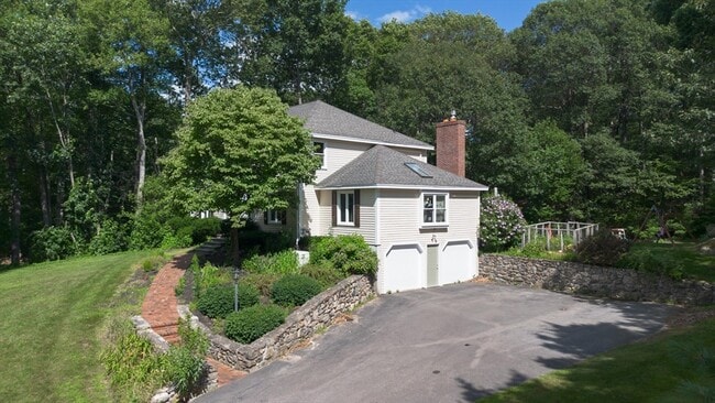 Building Photo - 196 Vega Rd