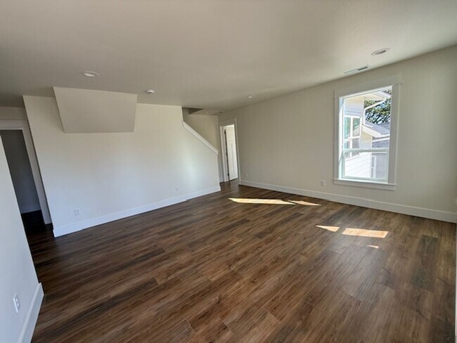 Building Photo - New Construction 4-bedroom 4 Bath Dundee O...
