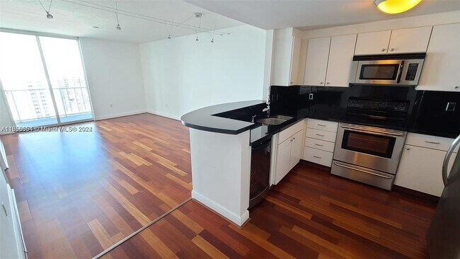 Building Photo - 1250 S Miami Ave
