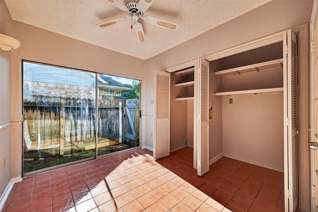 Building Photo - 11415 Chariot Dr