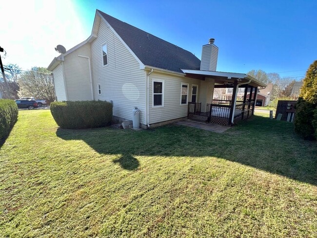 Building Photo - 3 Bed, 2.5 Bath Home w/ 2 Car Garage and Bonus Room