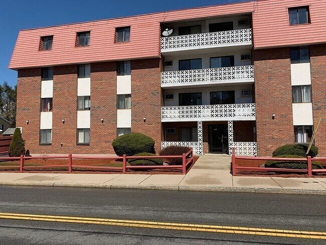 Building Photo - 141 Pierce St