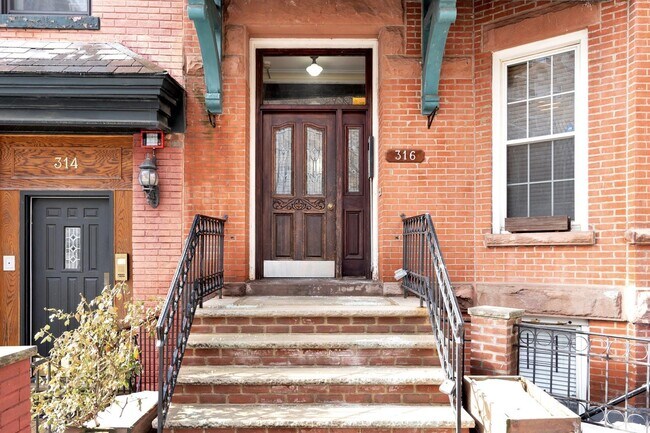 Building Photo - 316 Hudson St