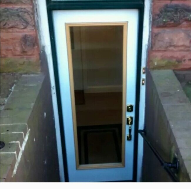 Building Photo - 1897 Beacon St